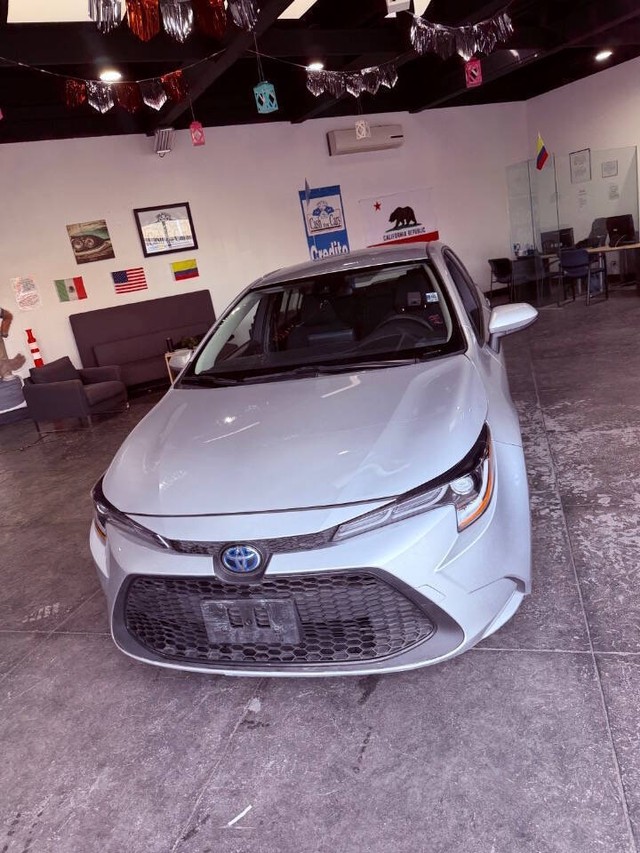 Toyota Corolla Hybrid Vehicle Full-screen Gallery Image 10