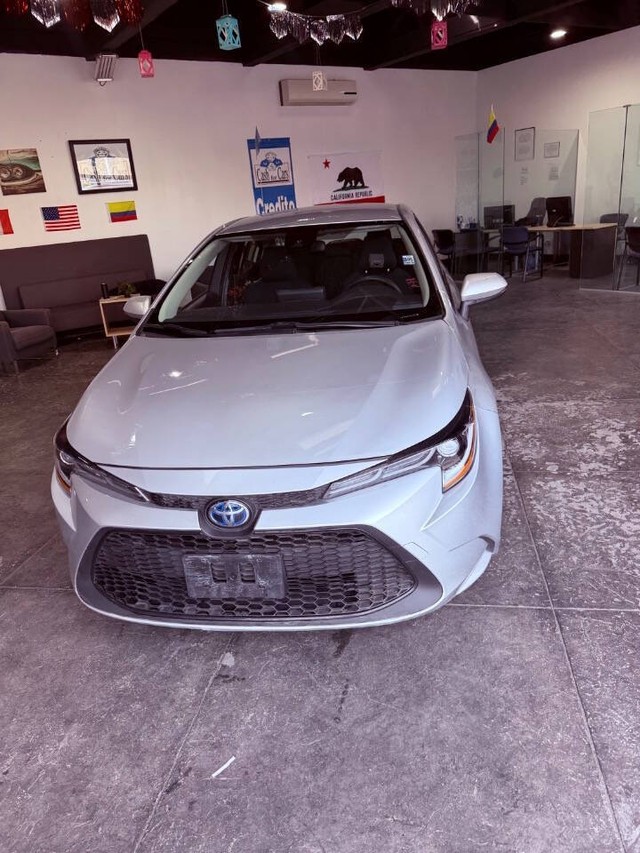 Toyota Corolla Hybrid Vehicle Full-screen Gallery Image 11