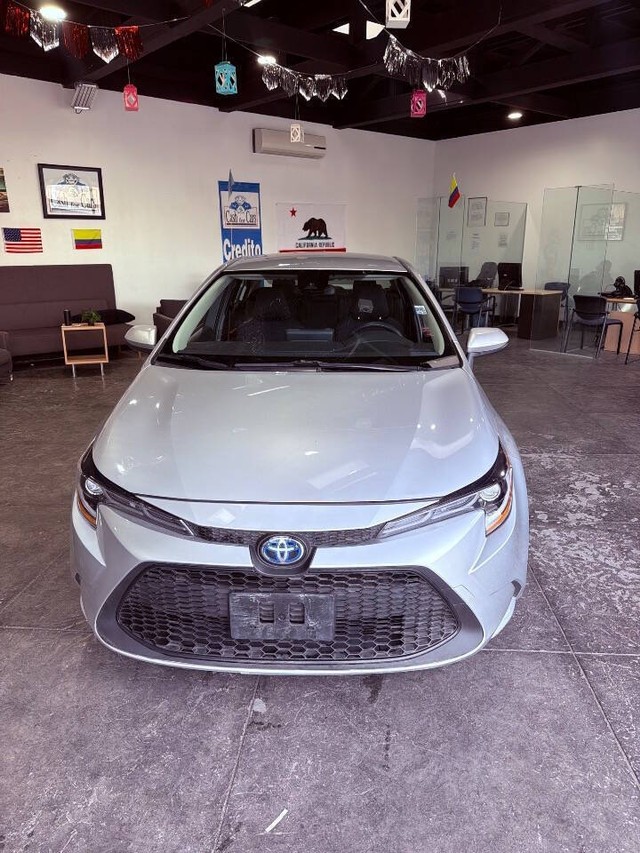 Toyota Corolla Hybrid Vehicle Full-screen Gallery Image 12