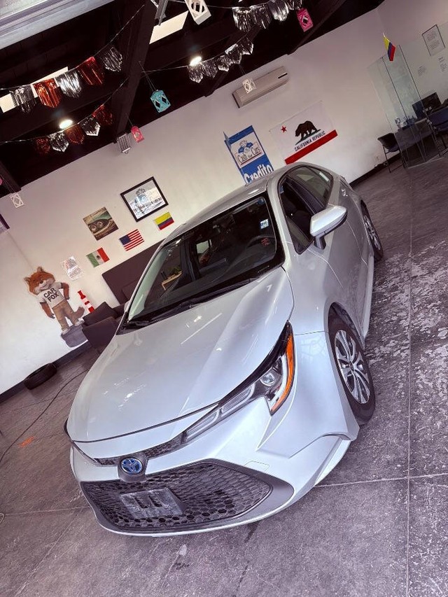 Toyota Corolla Hybrid Vehicle Full-screen Gallery Image 13