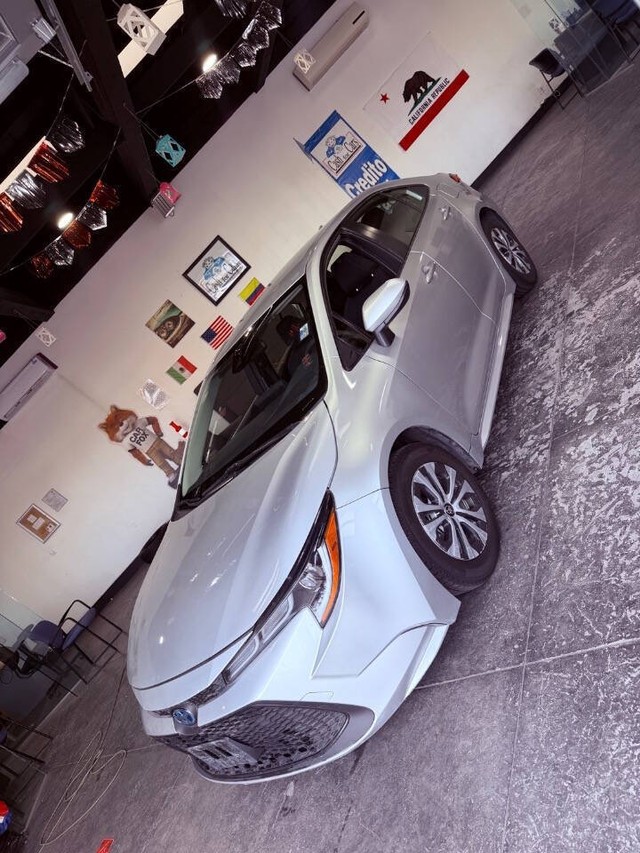 Toyota Corolla Hybrid Vehicle Full-screen Gallery Image 20