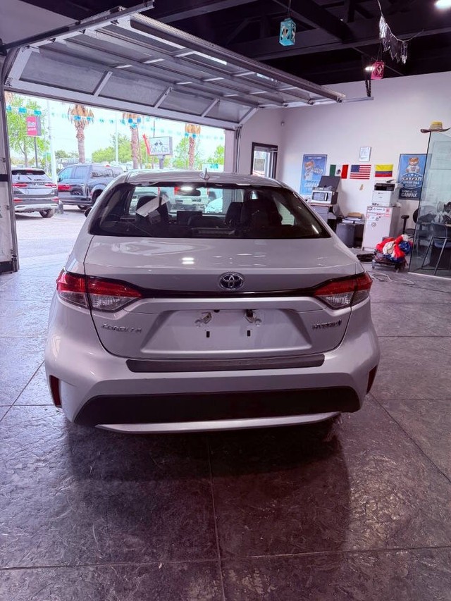 Toyota Corolla Hybrid Vehicle Full-screen Gallery Image 33