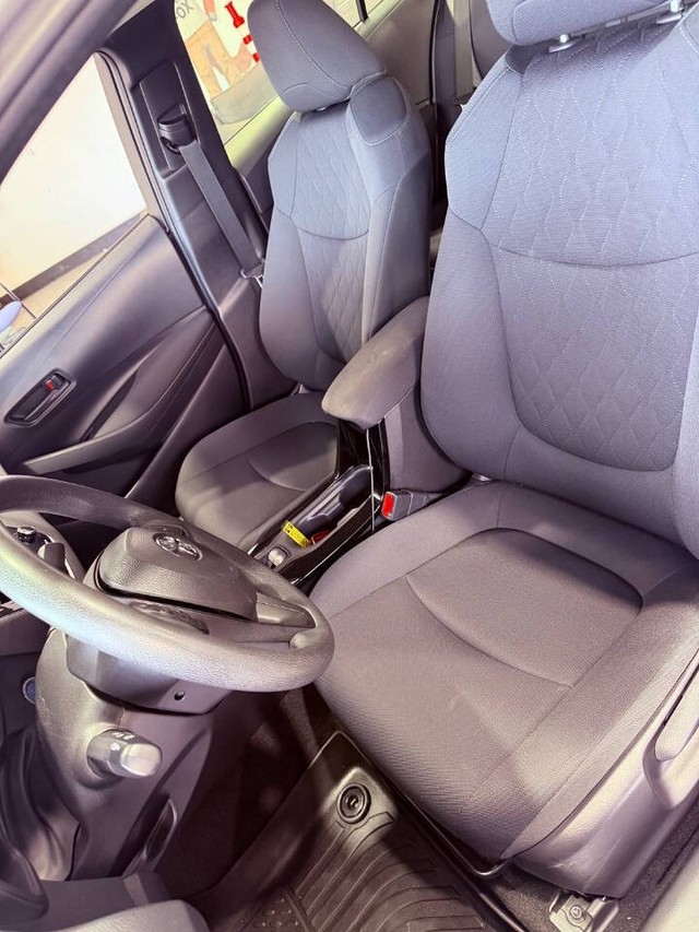 Toyota Corolla Hybrid Vehicle Full-screen Gallery Image 50