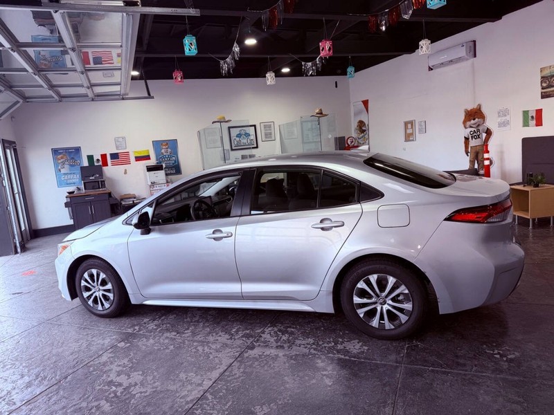 Toyota Corolla Hybrid Vehicle Full-screen Gallery Image 21