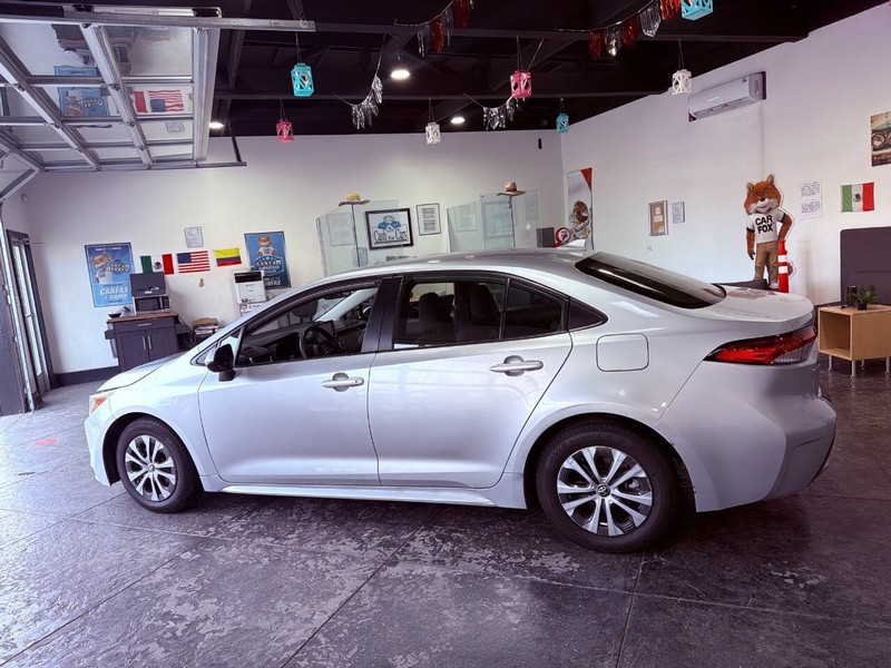 Toyota Corolla Hybrid Vehicle Full-screen Gallery Image 22