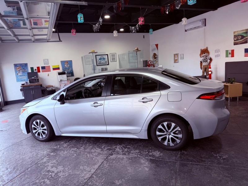 Toyota Corolla Hybrid Vehicle Full-screen Gallery Image 25