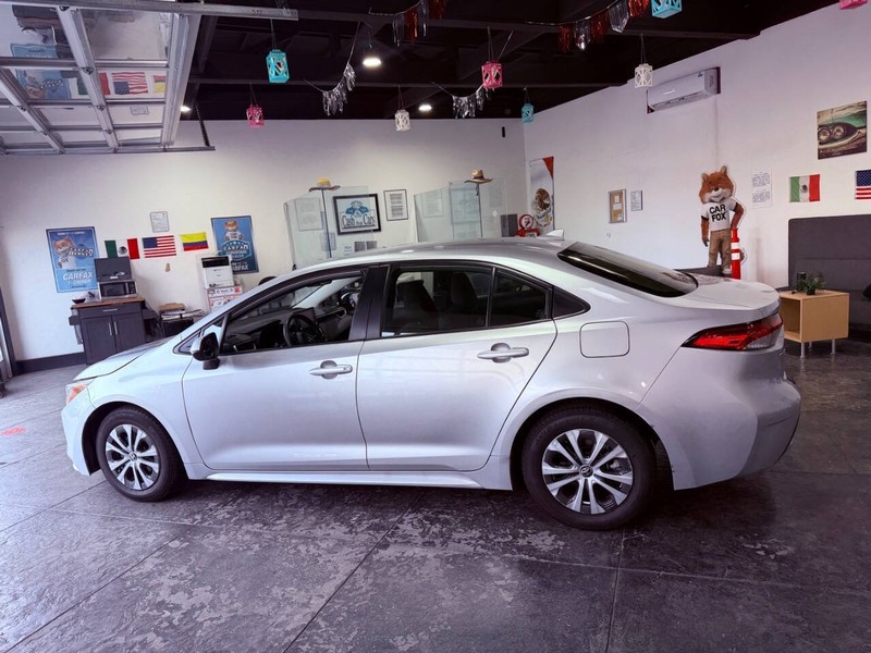 Toyota Corolla Hybrid Vehicle Full-screen Gallery Image 26