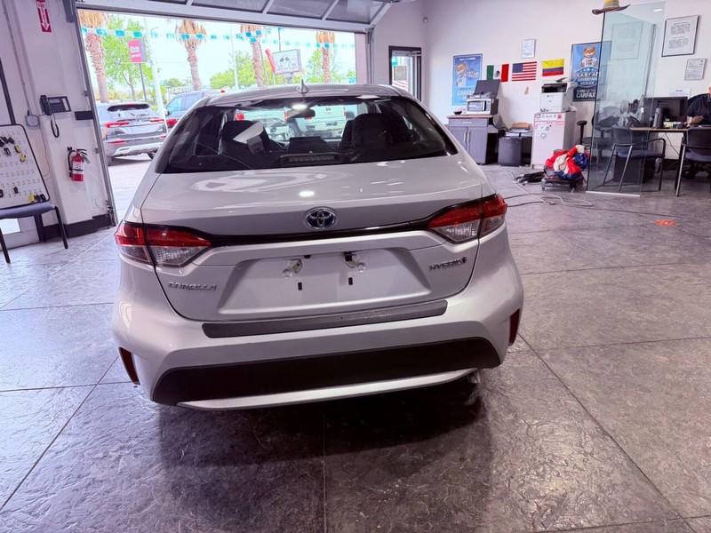 Toyota Corolla Hybrid Vehicle Full-screen Gallery Image 42