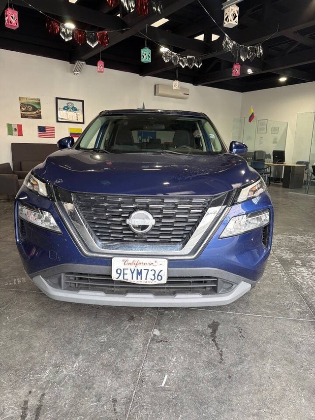 Nissan Rogue Vehicle Full-screen Gallery Image 06
