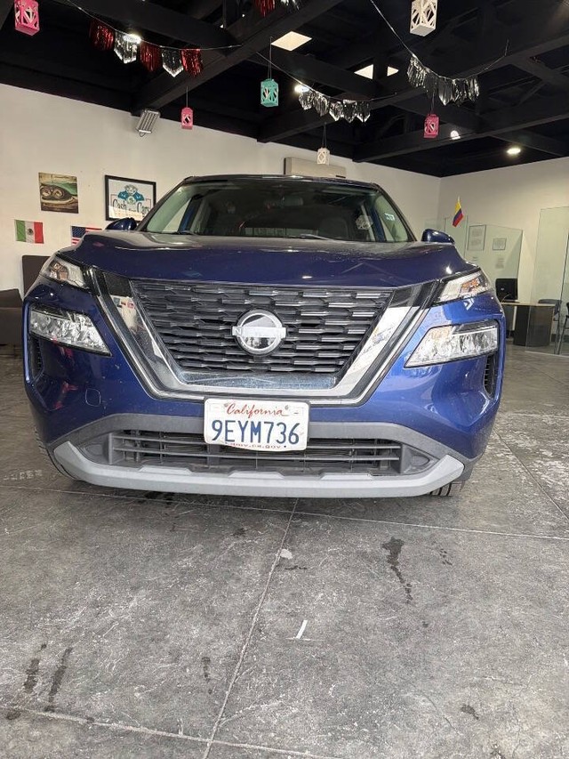 Nissan Rogue Vehicle Full-screen Gallery Image 07