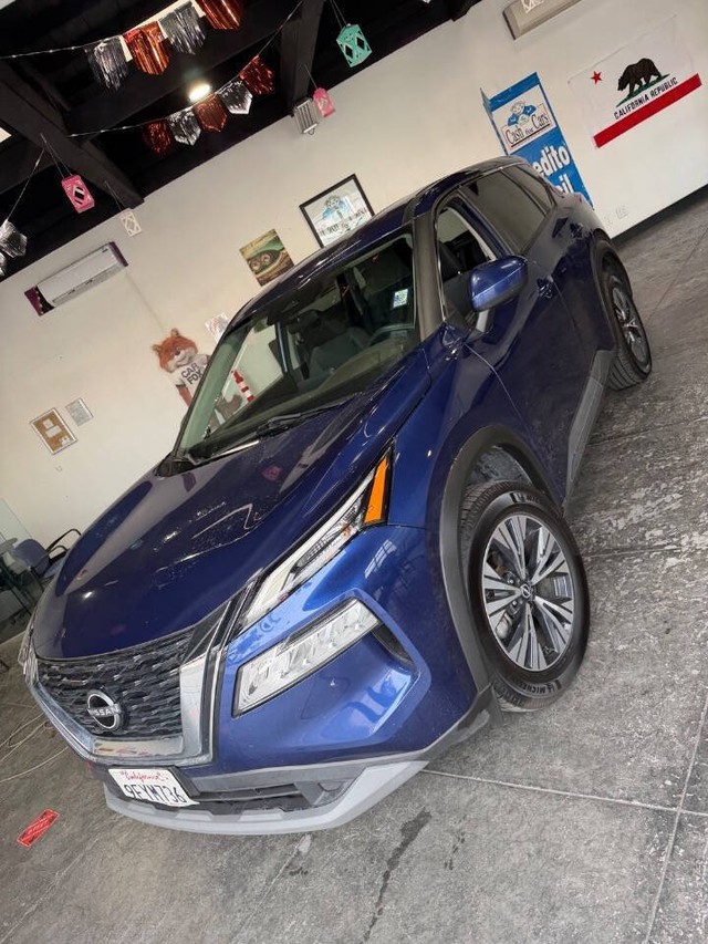 Nissan Rogue Vehicle Full-screen Gallery Image 12