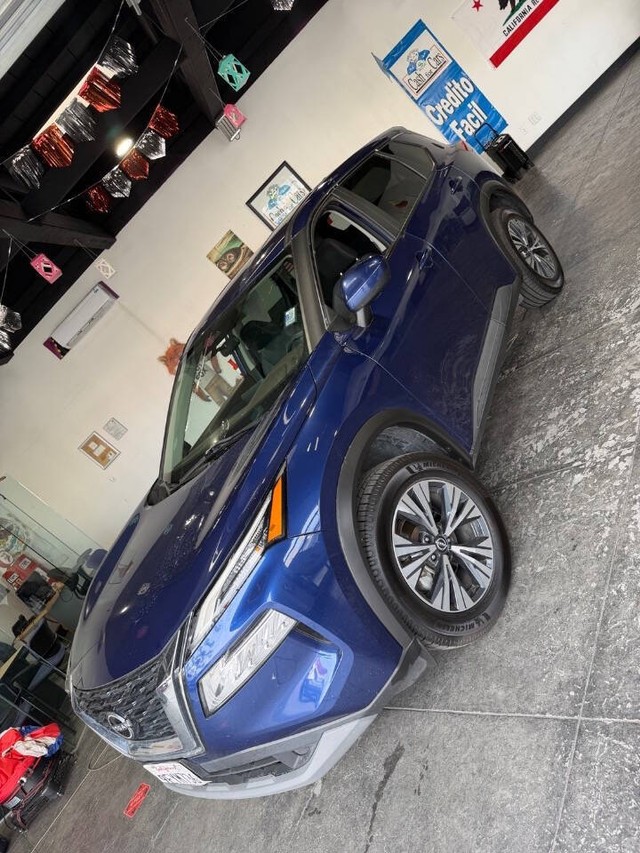 Nissan Rogue Vehicle Full-screen Gallery Image 15