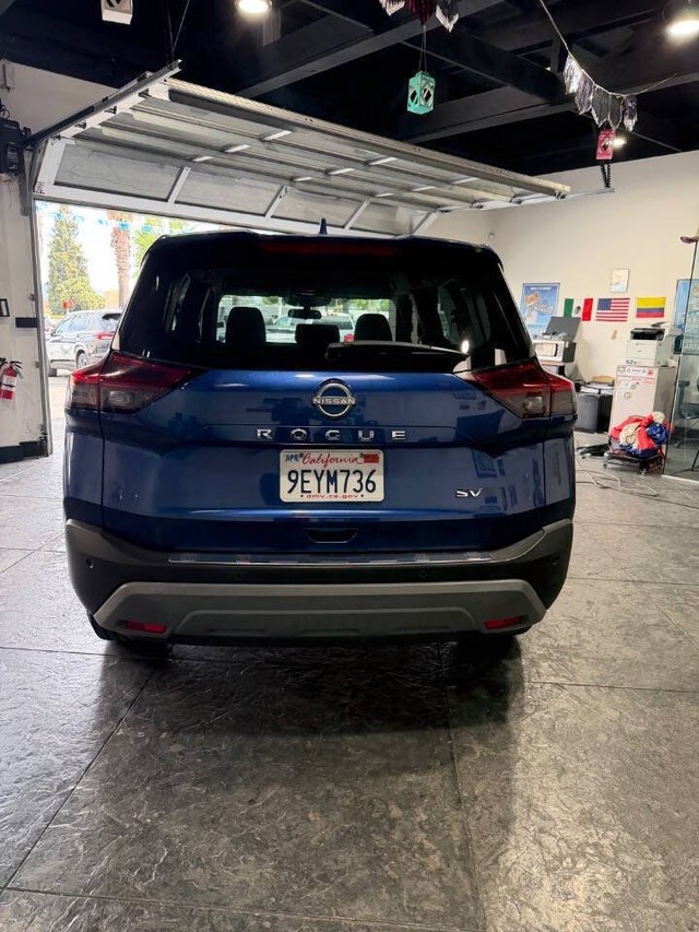 Nissan Rogue Vehicle Full-screen Gallery Image 26