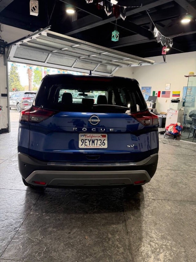 Nissan Rogue Vehicle Full-screen Gallery Image 27