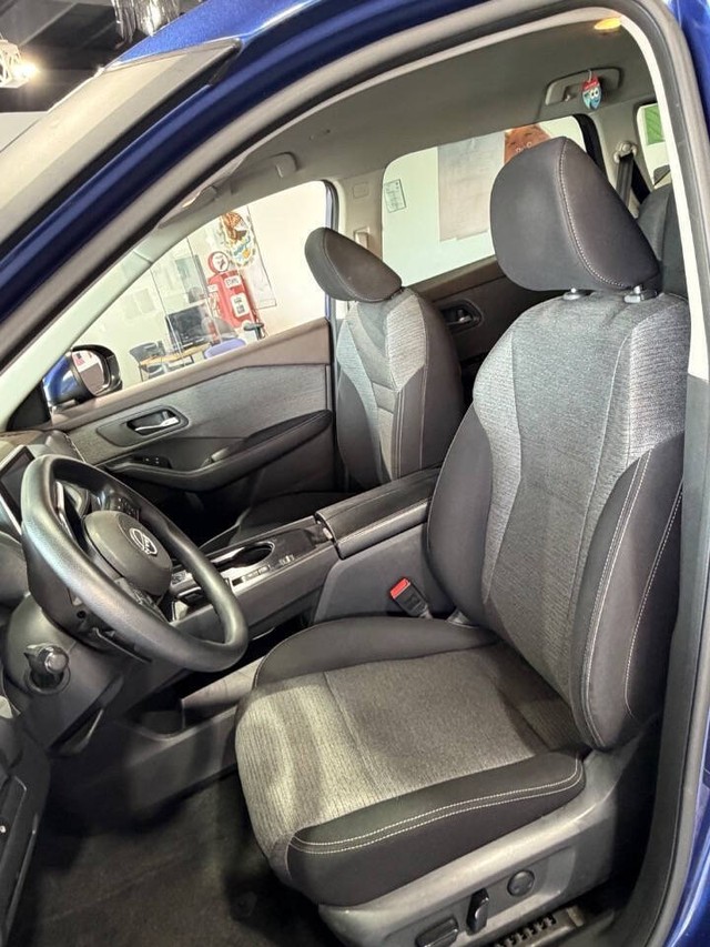 Nissan Rogue Vehicle Full-screen Gallery Image 49