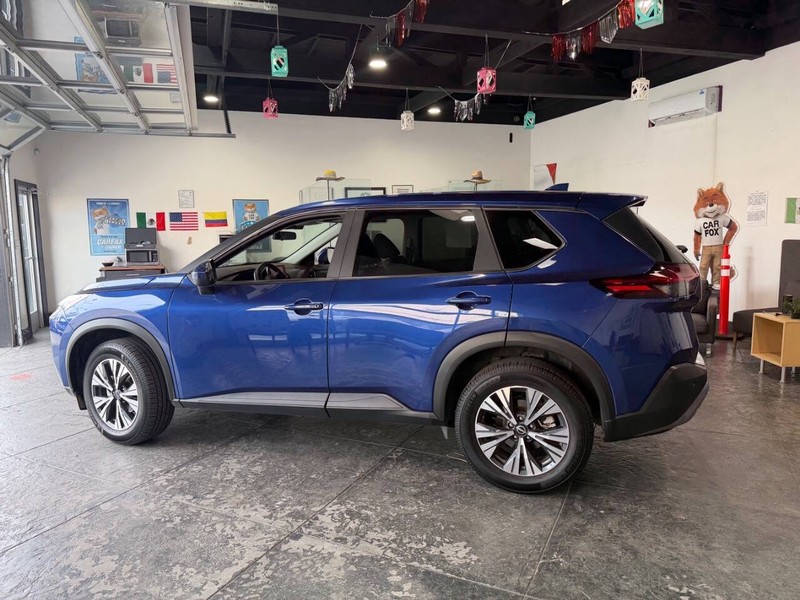 Nissan Rogue Vehicle Full-screen Gallery Image 14