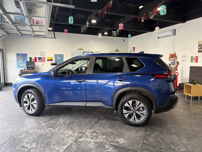 Nissan Rogue Vehicle Full-screen Gallery Image 17