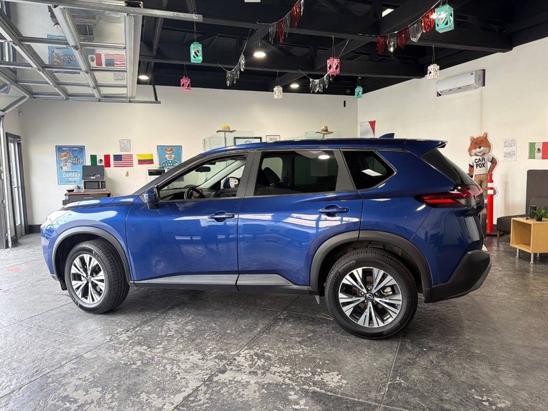 Nissan Rogue Vehicle Full-screen Gallery Image 18
