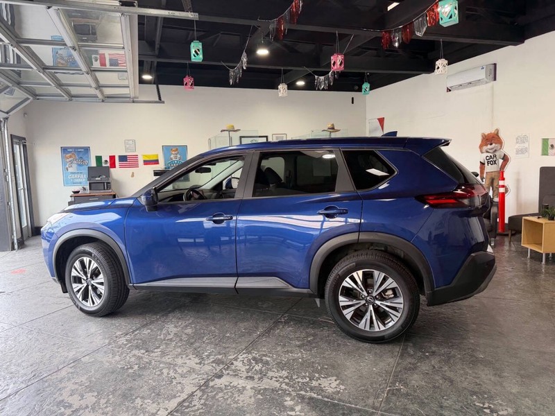 Nissan Rogue Vehicle Full-screen Gallery Image 19