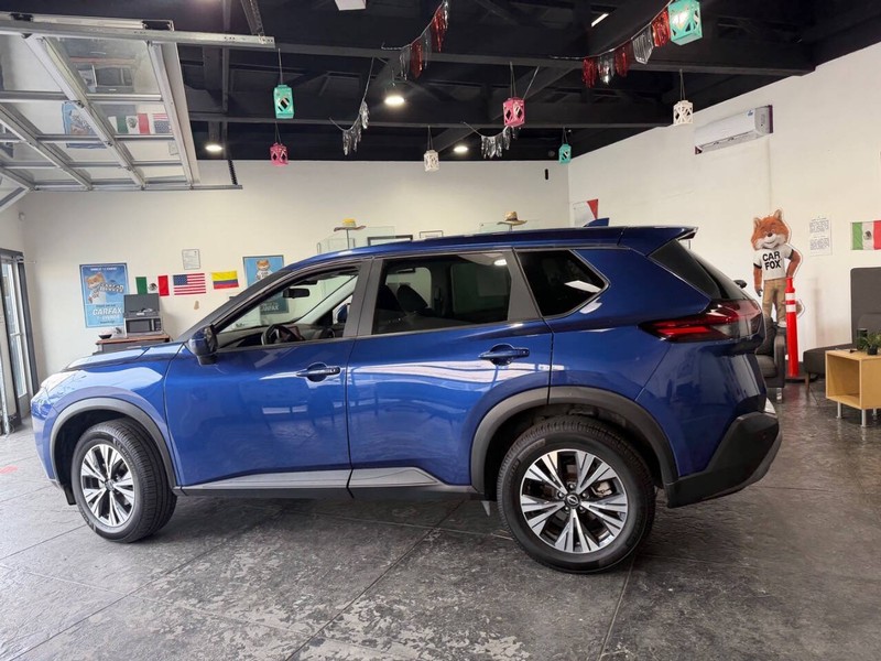 Nissan Rogue Vehicle Full-screen Gallery Image 20