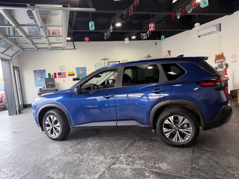 Nissan Rogue Vehicle Full-screen Gallery Image 21