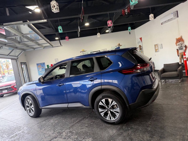 Nissan Rogue Vehicle Full-screen Gallery Image 23