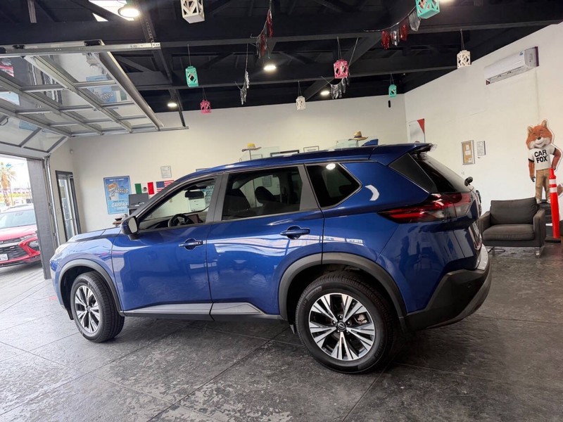 Nissan Rogue Vehicle Full-screen Gallery Image 24