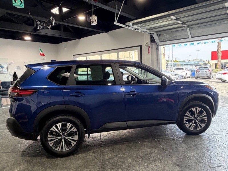 Nissan Rogue Vehicle Full-screen Gallery Image 29