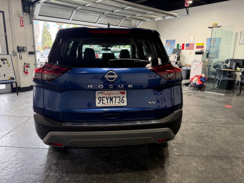 Nissan Rogue Vehicle Full-screen Gallery Image 30