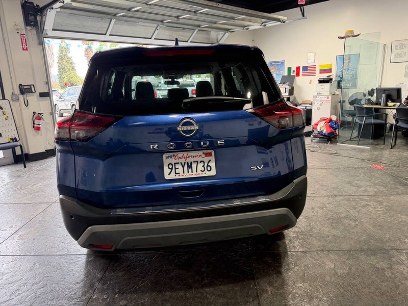 Nissan Rogue Vehicle Full-screen Gallery Image 31