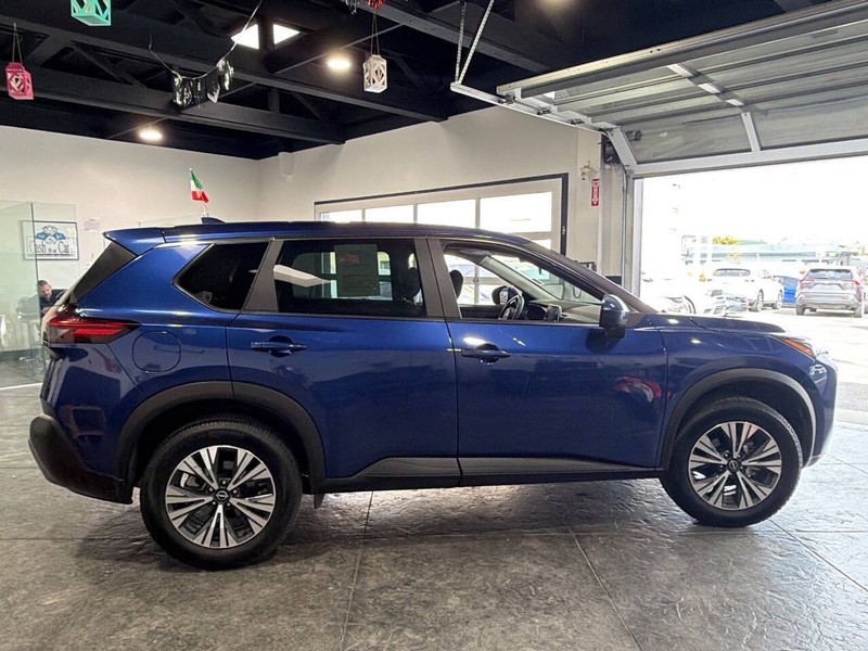 Nissan Rogue Vehicle Full-screen Gallery Image 32