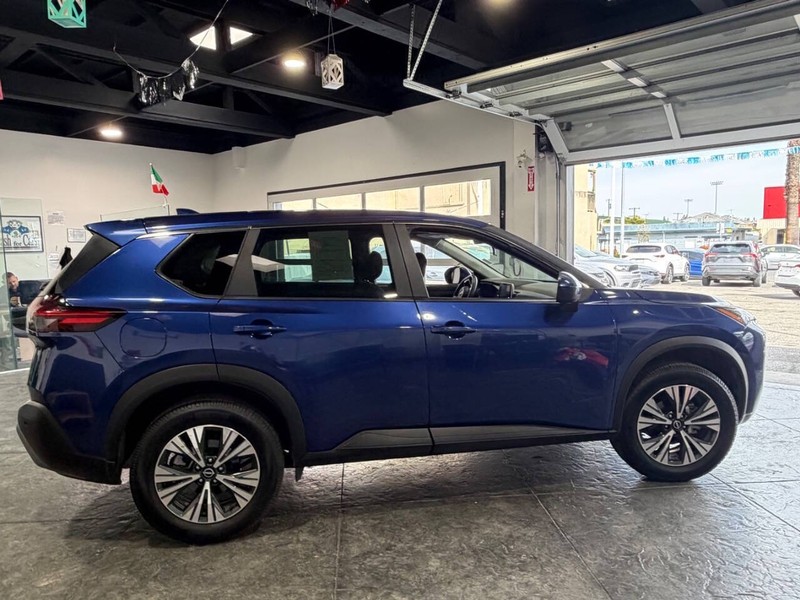 Nissan Rogue Vehicle Full-screen Gallery Image 33