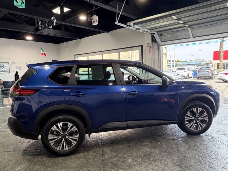 Nissan Rogue Vehicle Full-screen Gallery Image 34