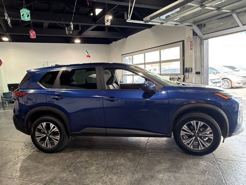 Nissan Rogue Vehicle Full-screen Gallery Image 35