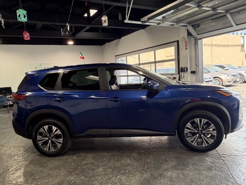 Nissan Rogue Vehicle Full-screen Gallery Image 37