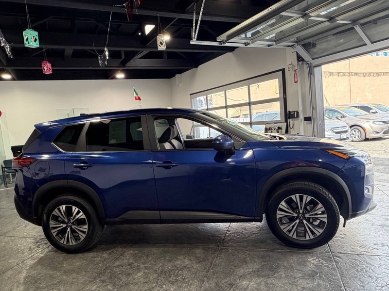 Nissan Rogue Vehicle Full-screen Gallery Image 38