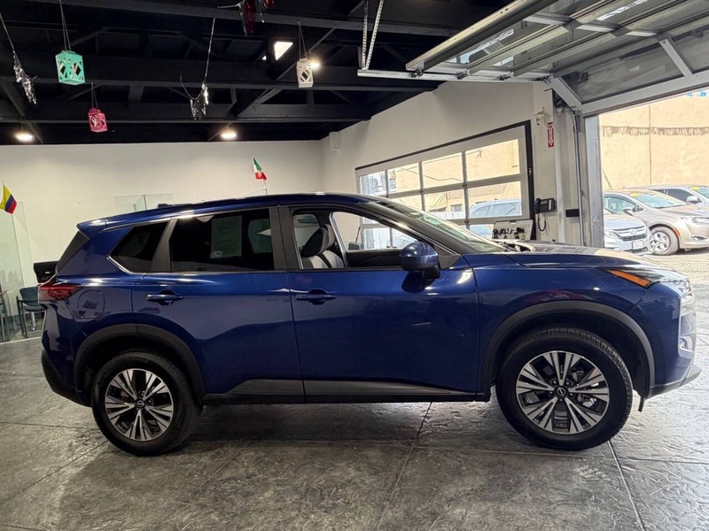 Nissan Rogue Vehicle Full-screen Gallery Image 39