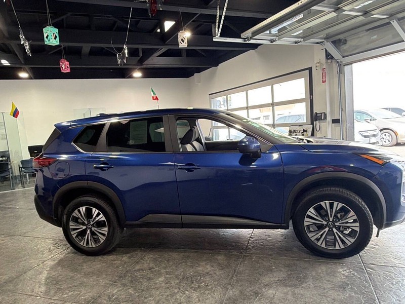 Nissan Rogue Vehicle Full-screen Gallery Image 40