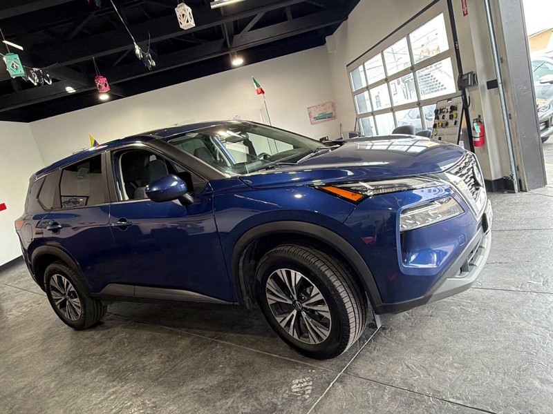 Nissan Rogue Vehicle Full-screen Gallery Image 41