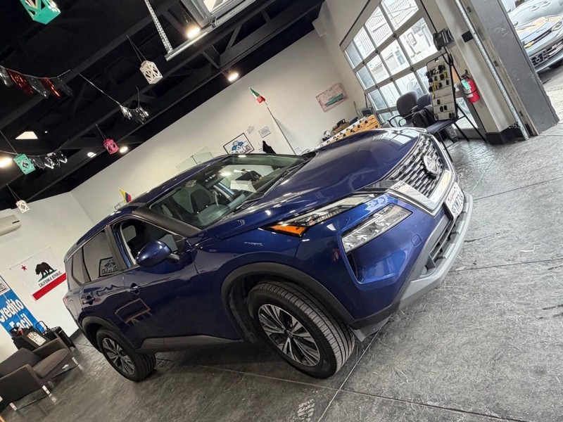 Nissan Rogue Vehicle Full-screen Gallery Image 44