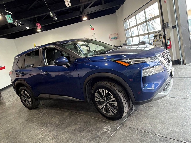 Nissan Rogue Vehicle Full-screen Gallery Image 45