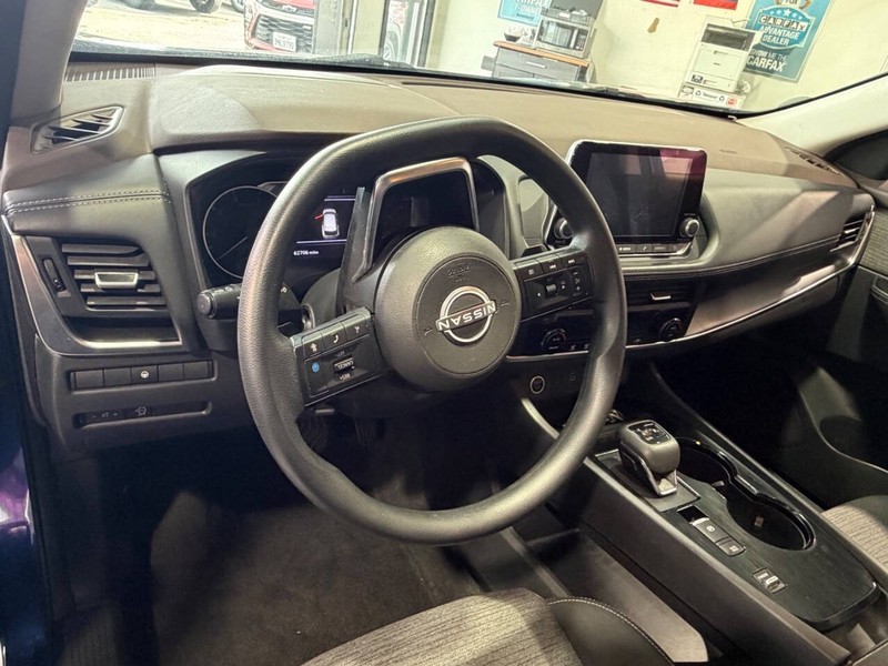 Nissan Rogue Vehicle Full-screen Gallery Image 50