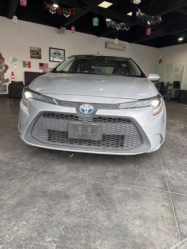 Toyota Corolla Hybrid Vehicle Full-screen Gallery Image 02