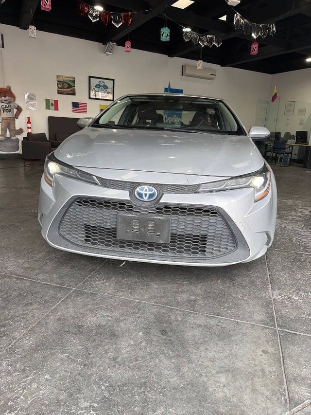Toyota Corolla Hybrid Vehicle Full-screen Gallery Image 03