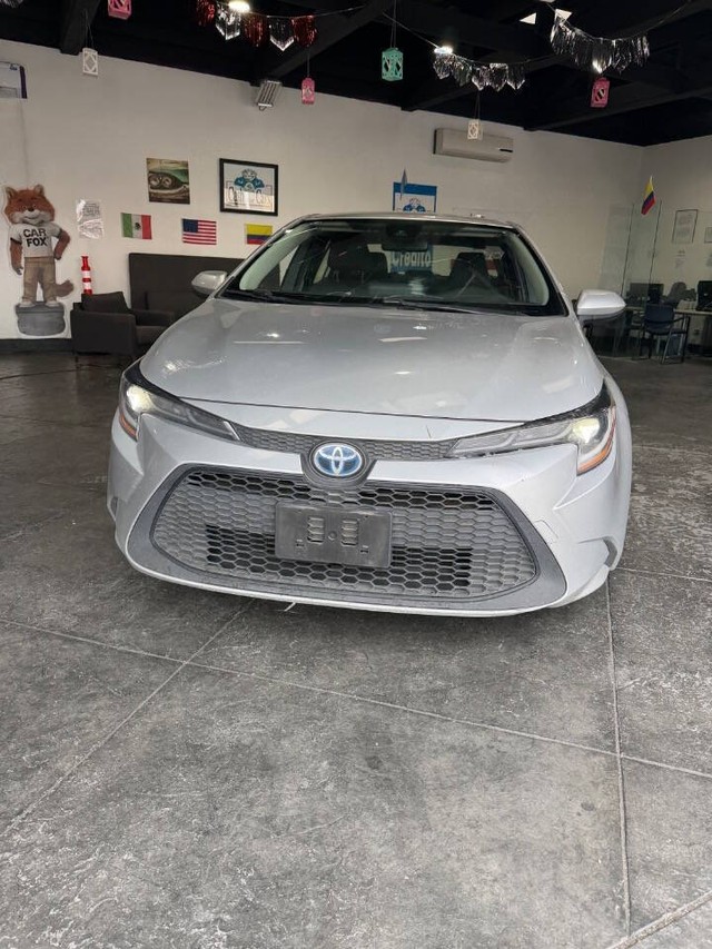 Toyota Corolla Hybrid Vehicle Full-screen Gallery Image 04