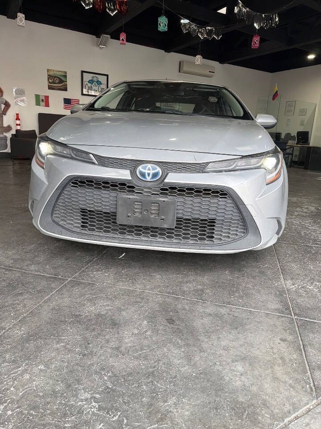 Toyota Corolla Hybrid Vehicle Full-screen Gallery Image 06