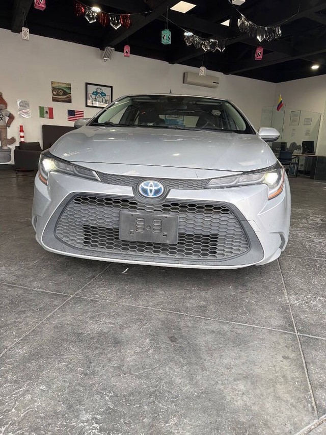 Toyota Corolla Hybrid Vehicle Full-screen Gallery Image 07