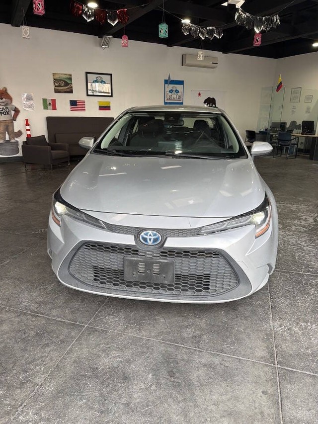 Toyota Corolla Hybrid Vehicle Full-screen Gallery Image 08