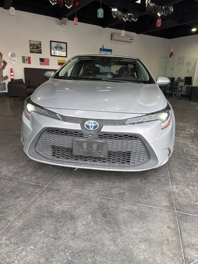 Toyota Corolla Hybrid Vehicle Full-screen Gallery Image 10