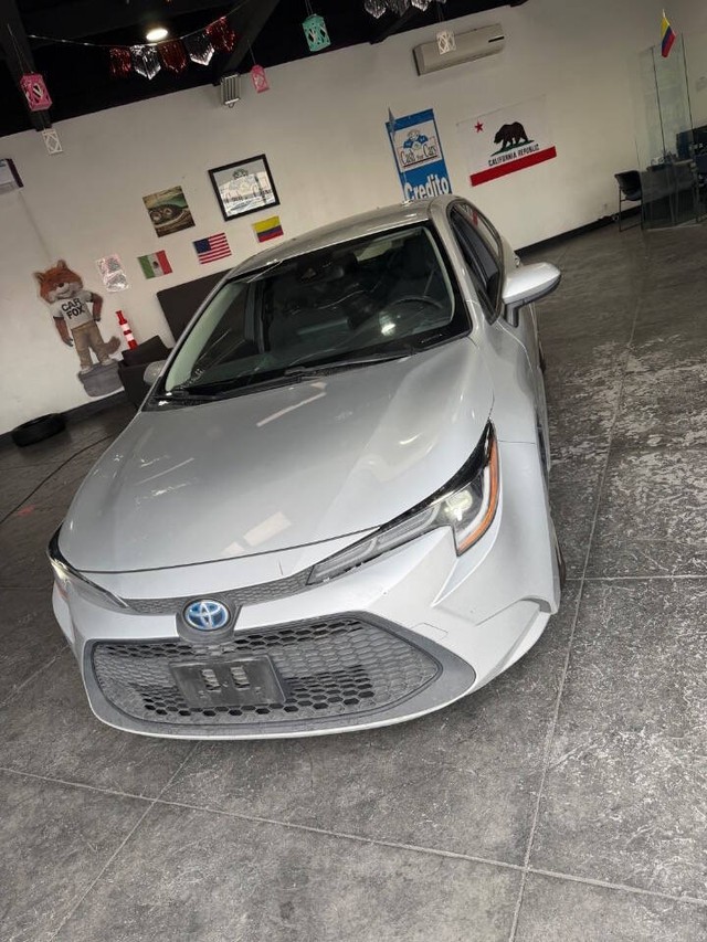 Toyota Corolla Hybrid Vehicle Full-screen Gallery Image 11